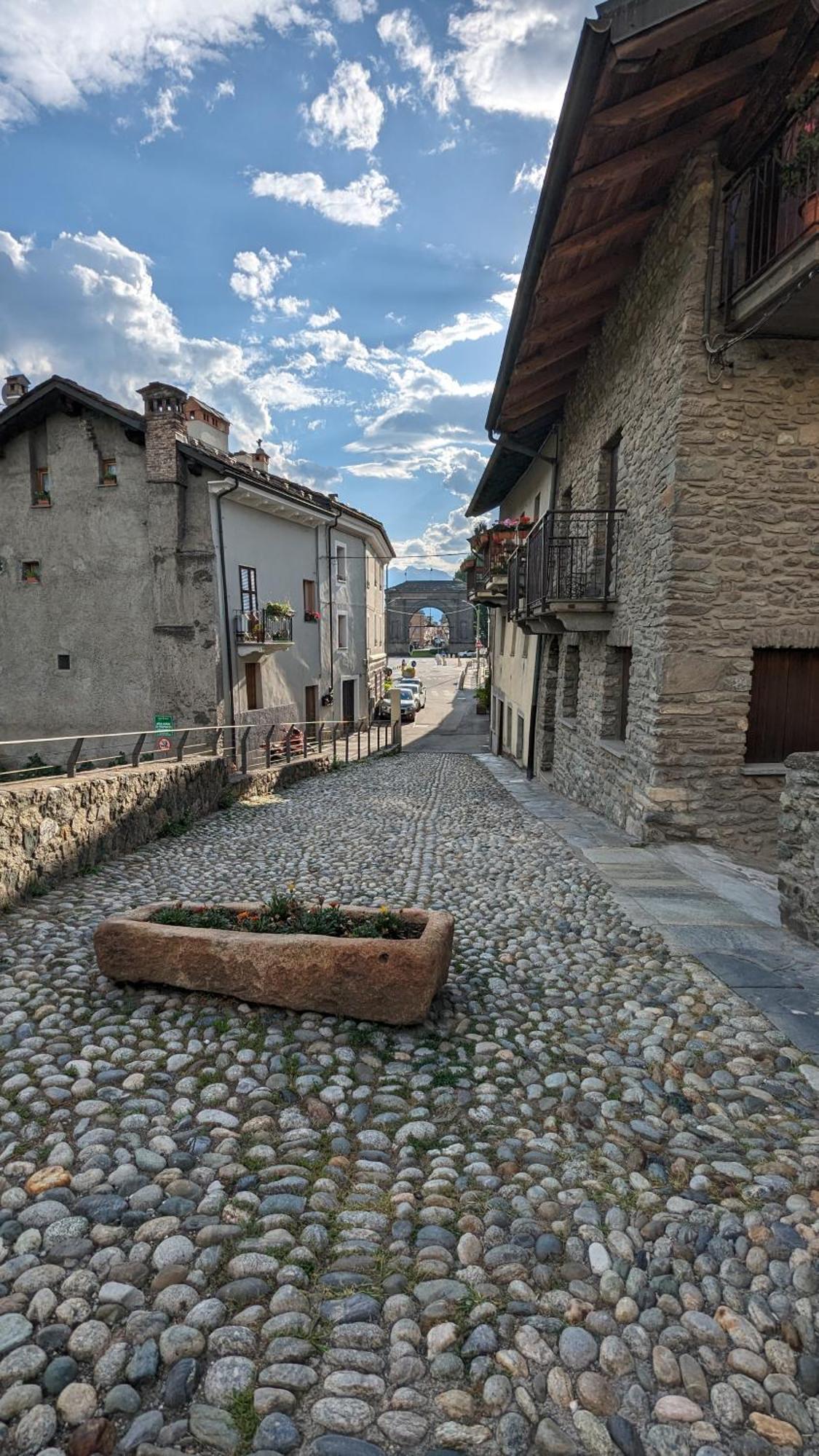 Maison Du Pont Romain Aosta Bagian luar foto